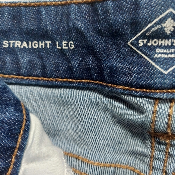 St. John's Bay regular rise, straight leg Jeans.  10 petite short. - Picture 8 of 9